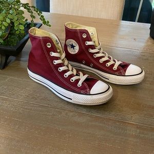 Converse High Top Chucks Crimson